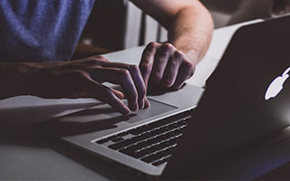 爱游戏中国-“英超战火持续升级，争冠形势扑朔迷离”，英超的比赛