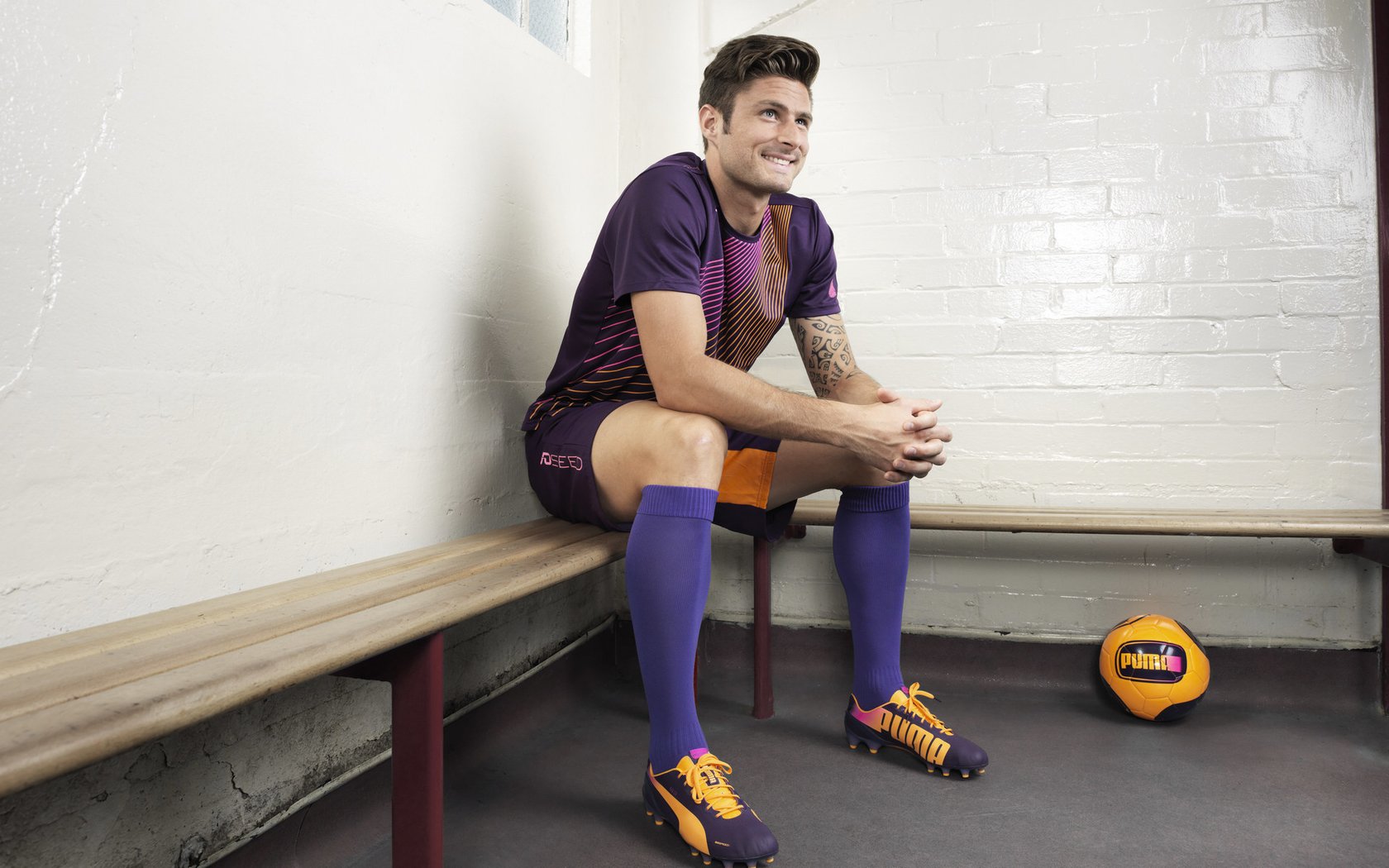 爱游戏在线登录-“安赫尔·巴尔博萨的进攻爆发力与战术灵活性，帮助阿根廷美洲狮队应对世界挑战”