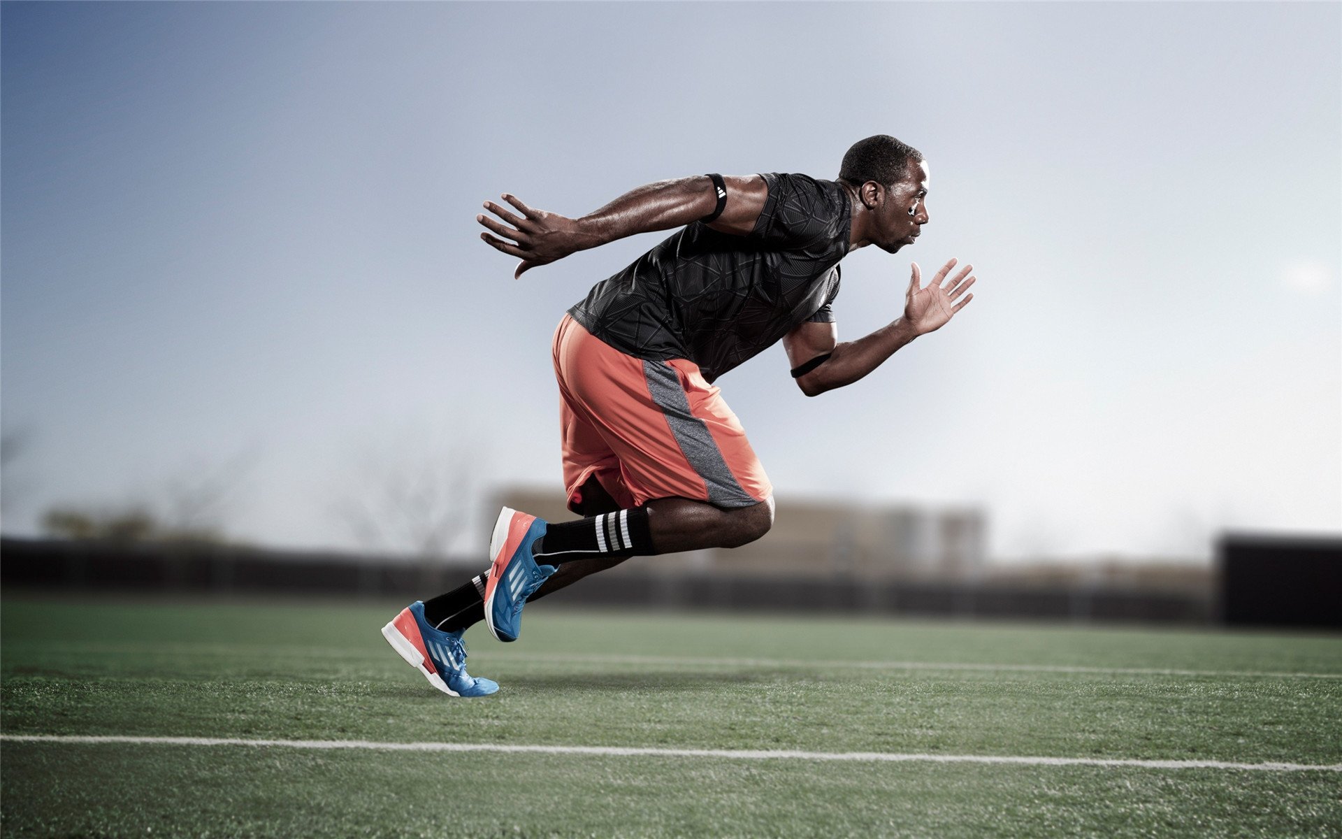 球员在国际舞台上完成个人里程碑庆祝仪式